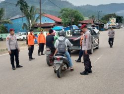 Operasi Ketupat Anoa 2024, Atasi Kemacetan Personil Jaga Pospam Lakukan Gatur