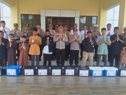 Kapolres Konawe Utara AKBP Priyo Utomo Serahkan Paket Lebaran Para Santri Pesantren Hidatullah