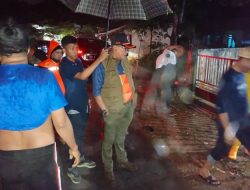 *Siaga Banjir, PJ Walikota Respon Cepat Kerahkan Personil Bantu Warga Terdampak Banjir*