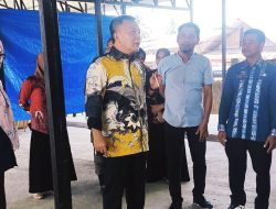 KONAWE BERSAHAJA: Wakil Bupati Resmikan 40 Los Pedagang Sayur di Pasar Sentral Wawotobi, Tekankan Kebersihan dan Ketertiban